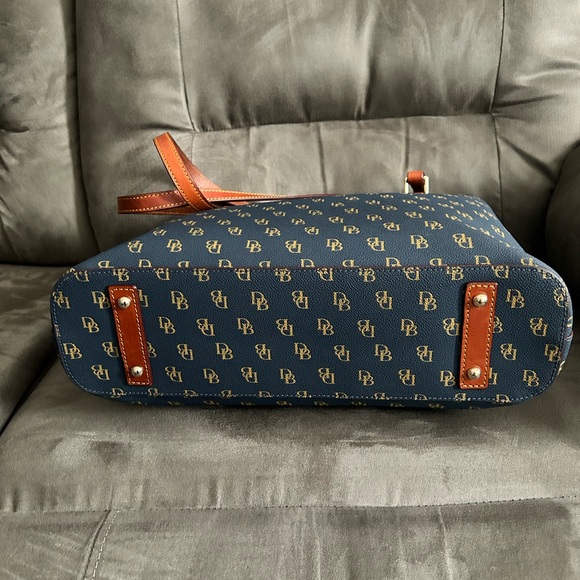 Great condition Dooney and Burke large Gretta shopper - Picture 4 of 9